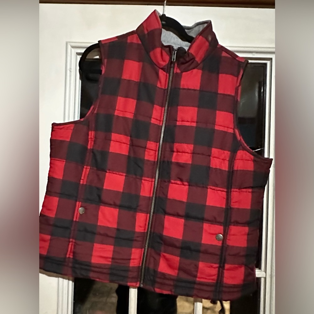 Natural reflections, extra large, black, and red vest woman’s
